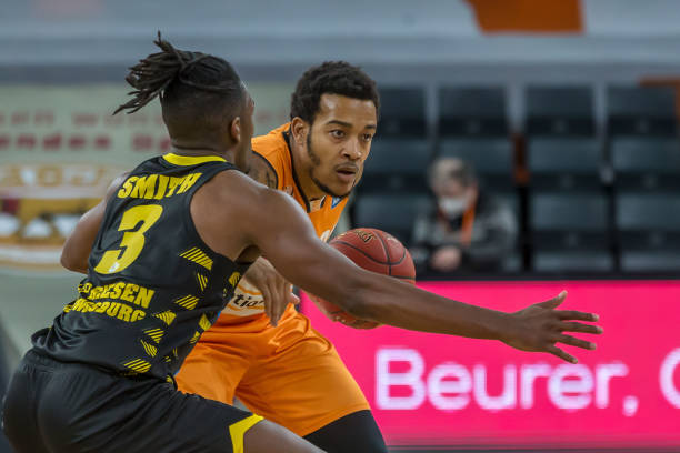 调整和引援 调整和引援